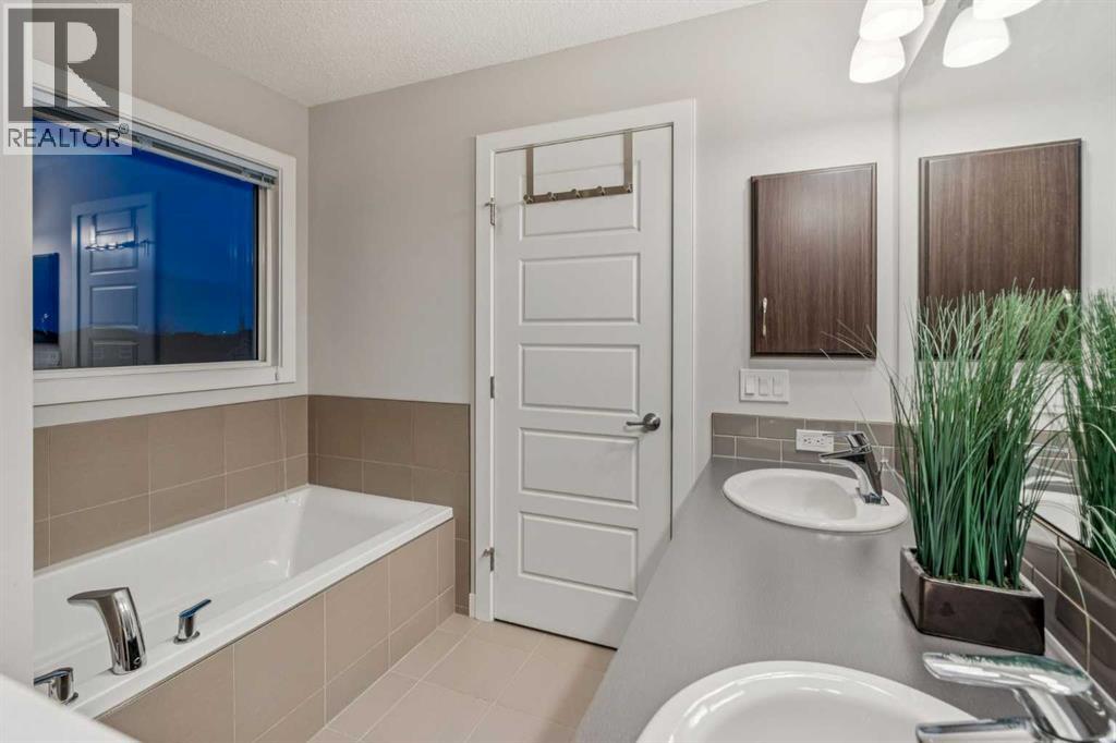 159 Evanswood Circle Nw, Calgary, Alberta  T3P 0K2 - Photo 23 - A2268125