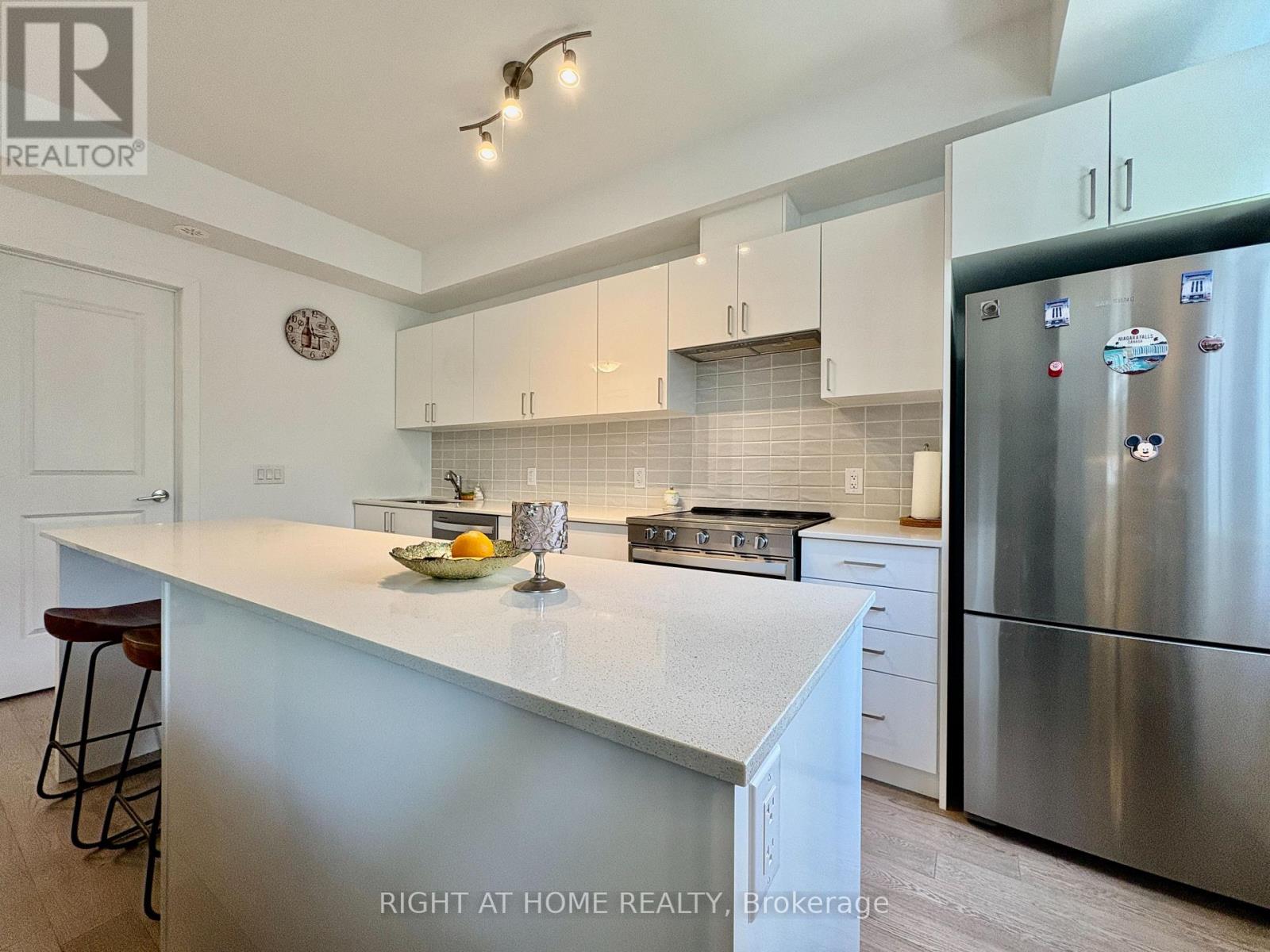 211 - 1085 DOUGLAS MCCURDY COMMON, Mississauga, Ontario