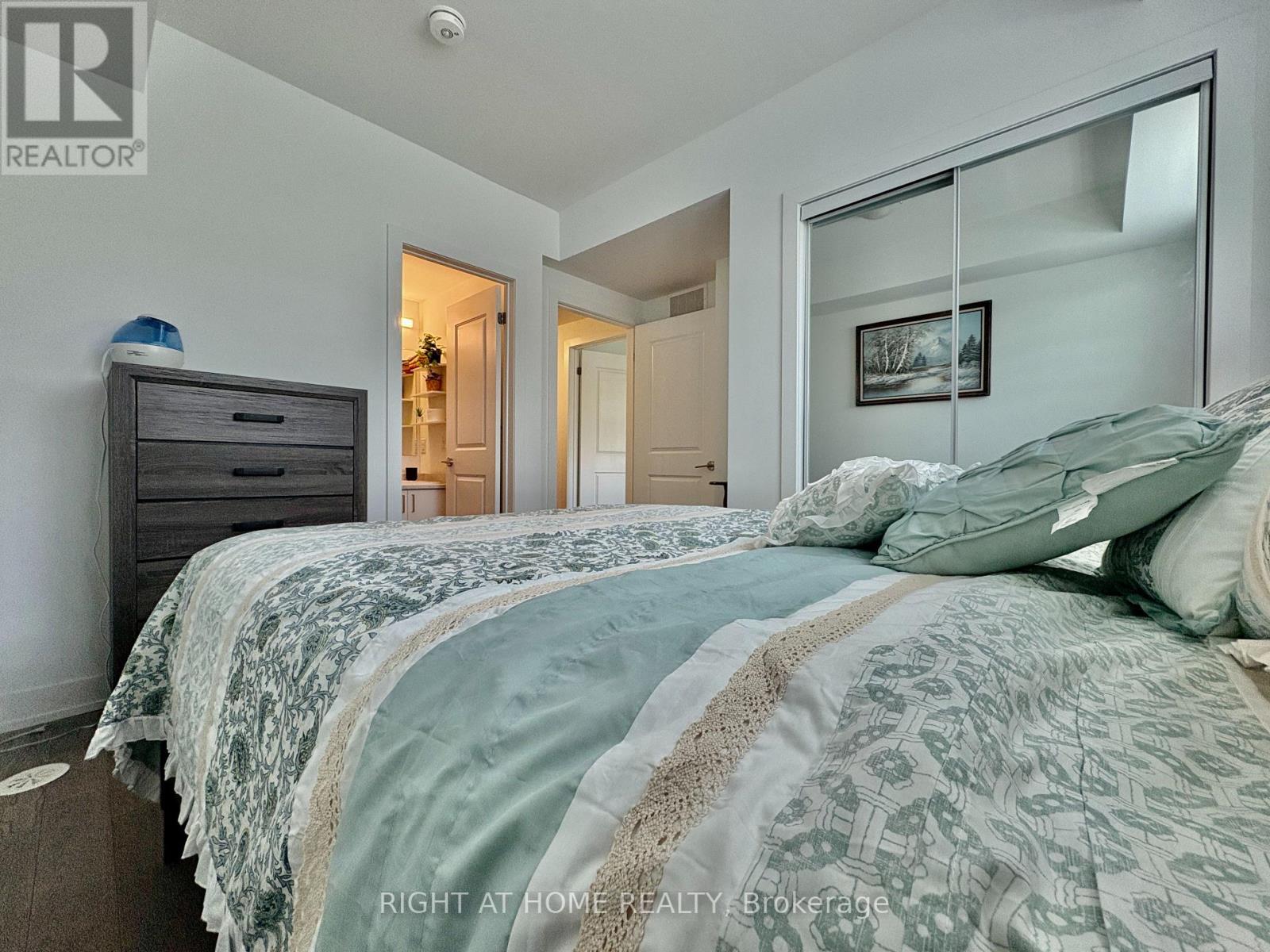 211 - 1085 Douglas Mccurdy Common, Mississauga, Ontario  L5G 0C6 - Photo 10 - W12535292