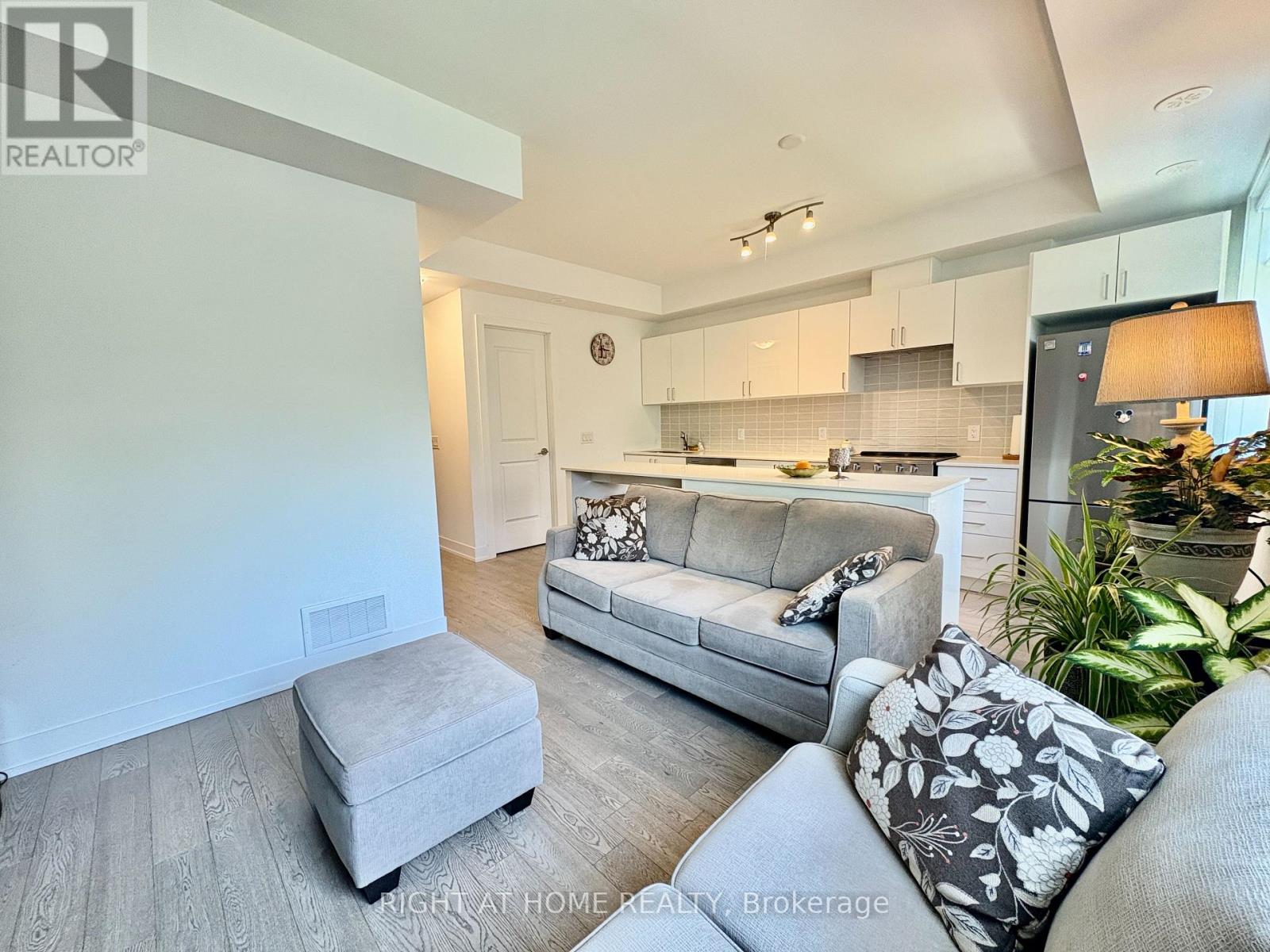 211 - 1085 Douglas Mccurdy Common, Mississauga, Ontario  L5G 0C6 - Photo 8 - W12535292