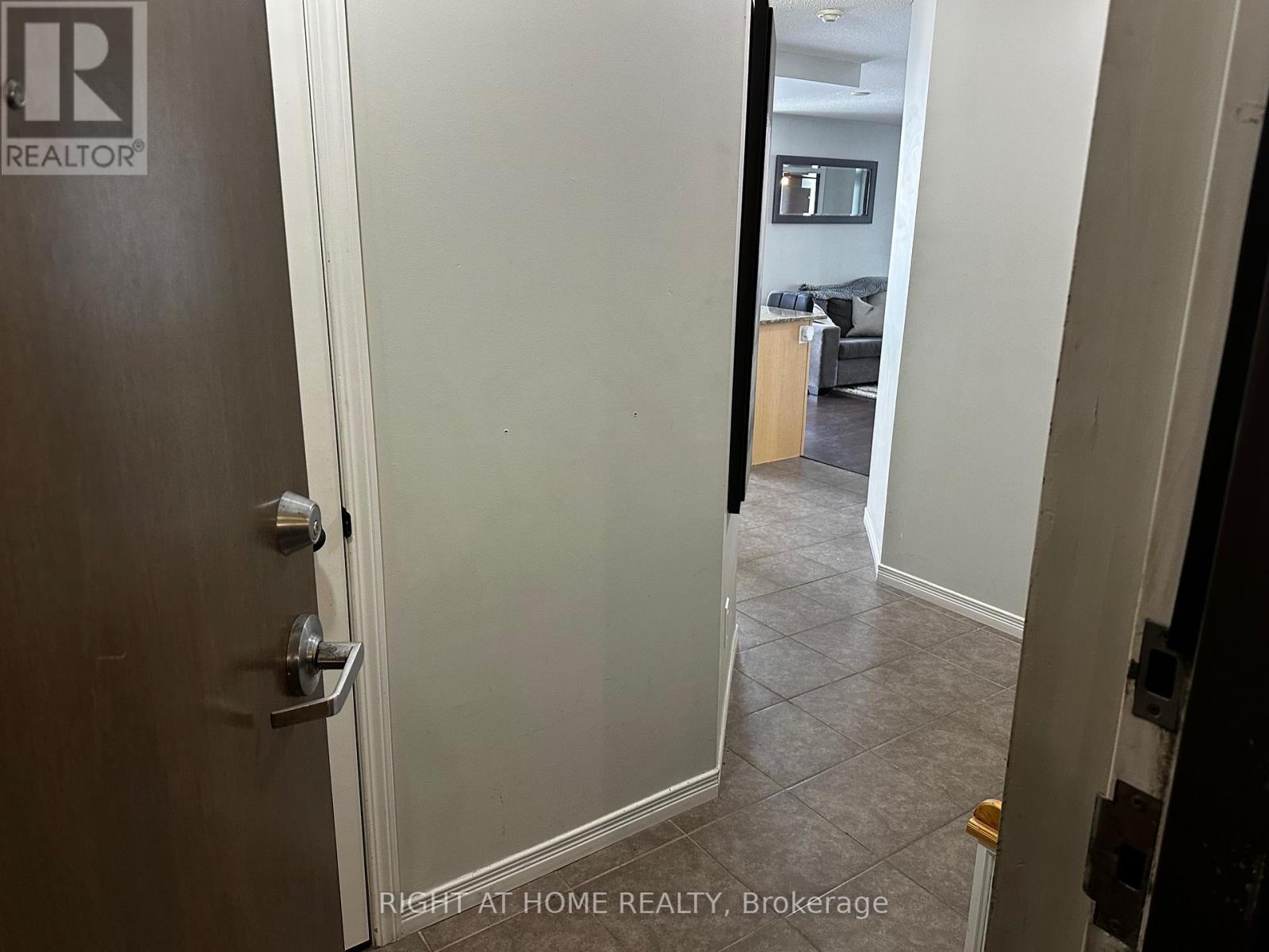 9 George Street N, Brampton, Ontario  L6X 0T6 - Photo 2 - W12535302