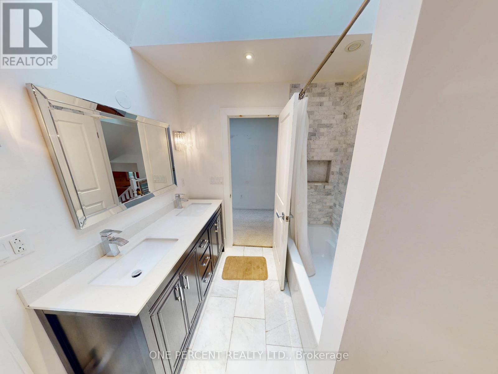 7428 Petrullo Court, Niagara Falls, Ontario  L2H 2K4 - Photo 12 - X12535300