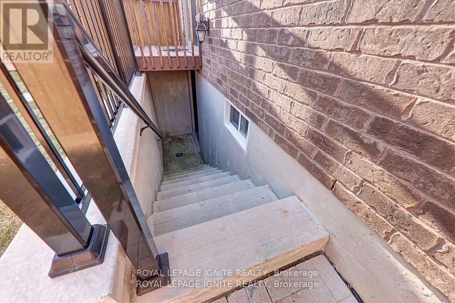 35 Peter Hogg Court, Whitby, Ontario  L1P 0N2 - Photo 34 - E12535356
