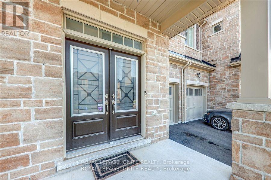 35 Peter Hogg Court, Whitby, Ontario  L1P 0N2 - Photo 5 - E12535356