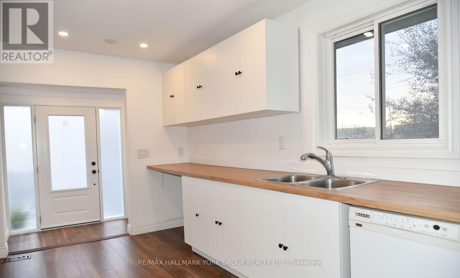 MAIN - 181 PENN AVENUE, Newmarket, Ontario