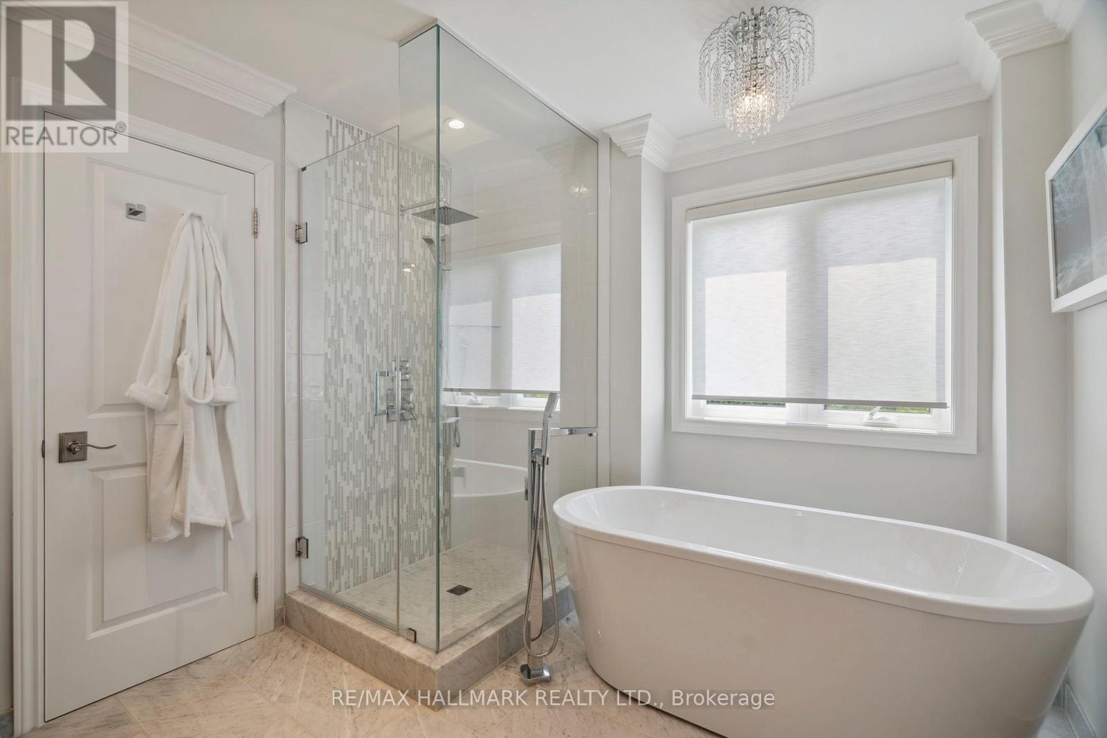 2092 Pinevalley Crescent, Oakville, Ontario  L6H 6L8 - Photo 20 - W12535312