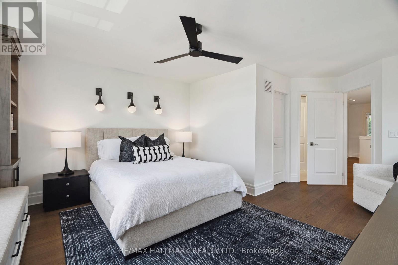 2092 Pinevalley Crescent, Oakville, Ontario  L6H 6L8 - Photo 24 - W12535312