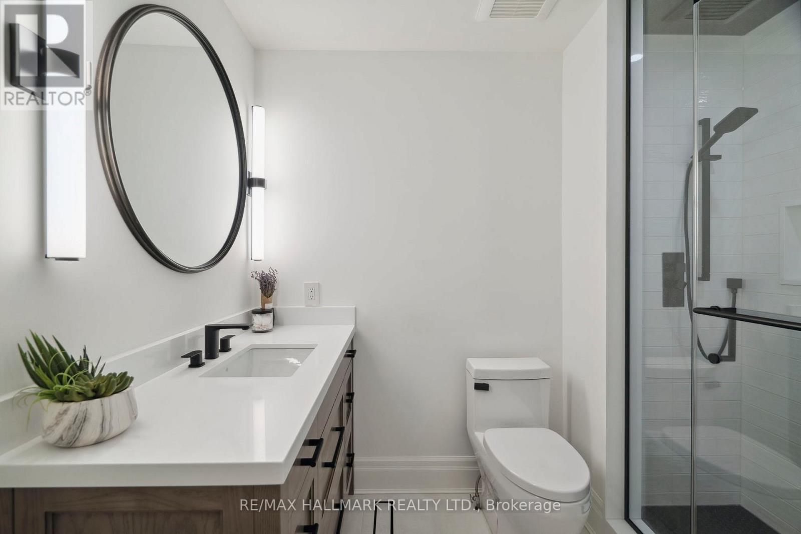 2092 Pinevalley Crescent, Oakville, Ontario  L6H 6L8 - Photo 25 - W12535312