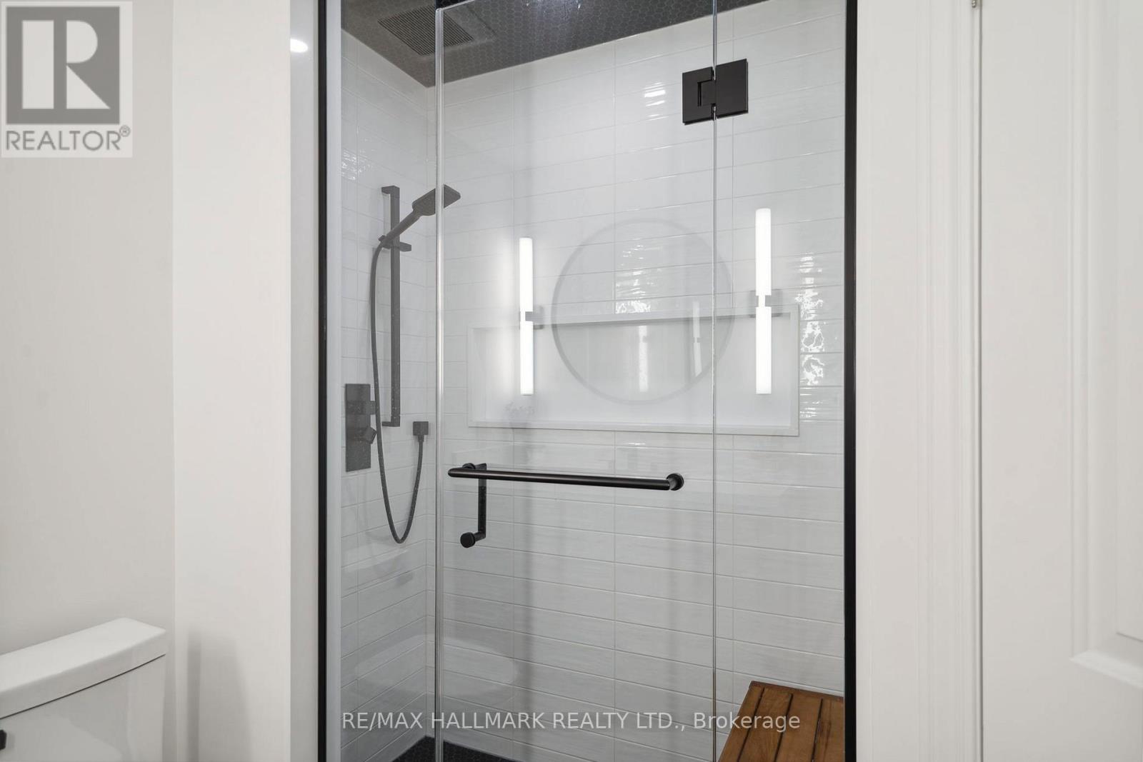 2092 Pinevalley Crescent, Oakville, Ontario  L6H 6L8 - Photo 26 - W12535312