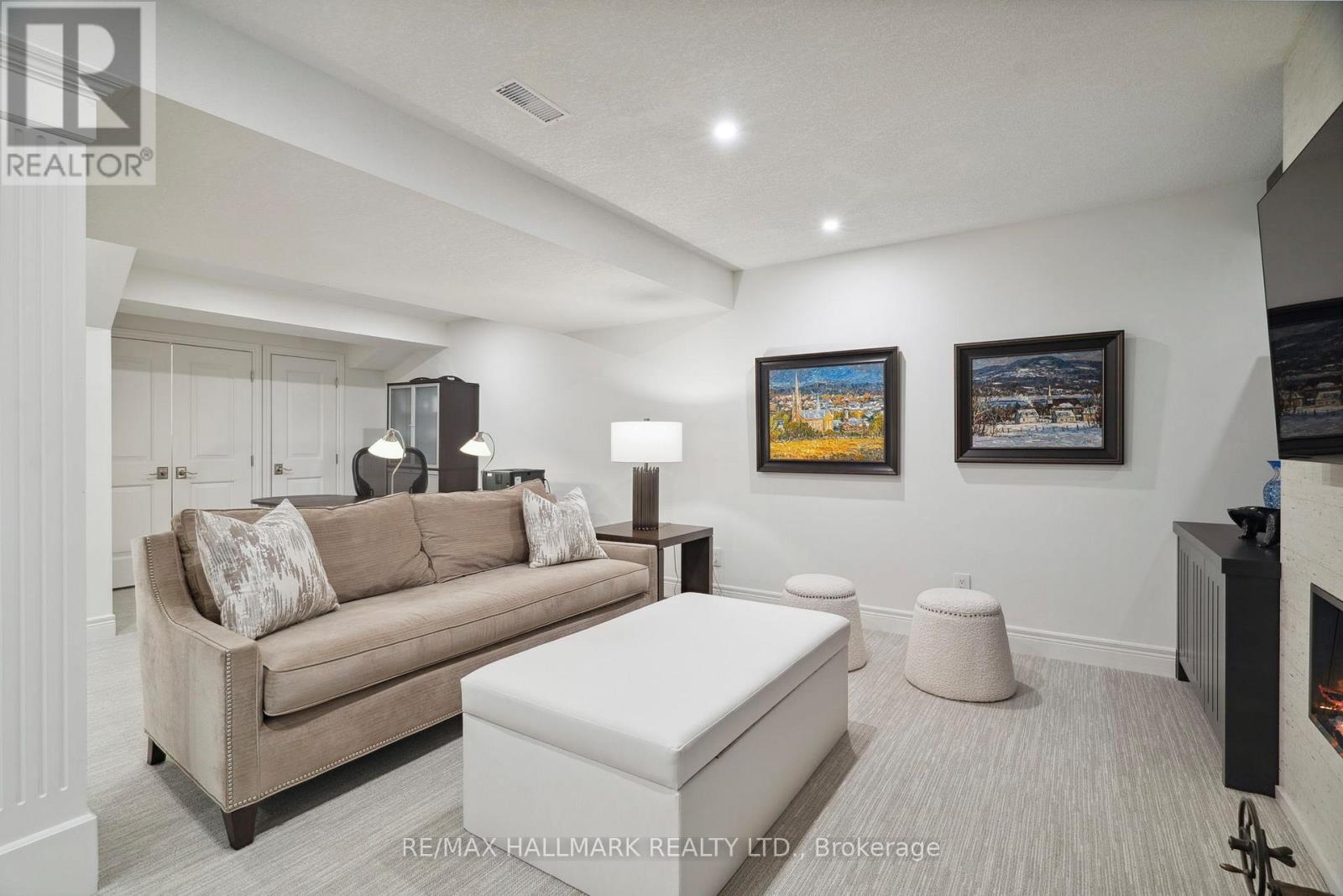 2092 Pinevalley Crescent, Oakville, Ontario  L6H 6L8 - Photo 34 - W12535312