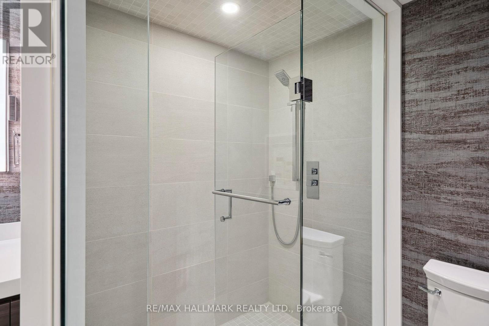 2092 Pinevalley Crescent, Oakville, Ontario  L6H 6L8 - Photo 36 - W12535312