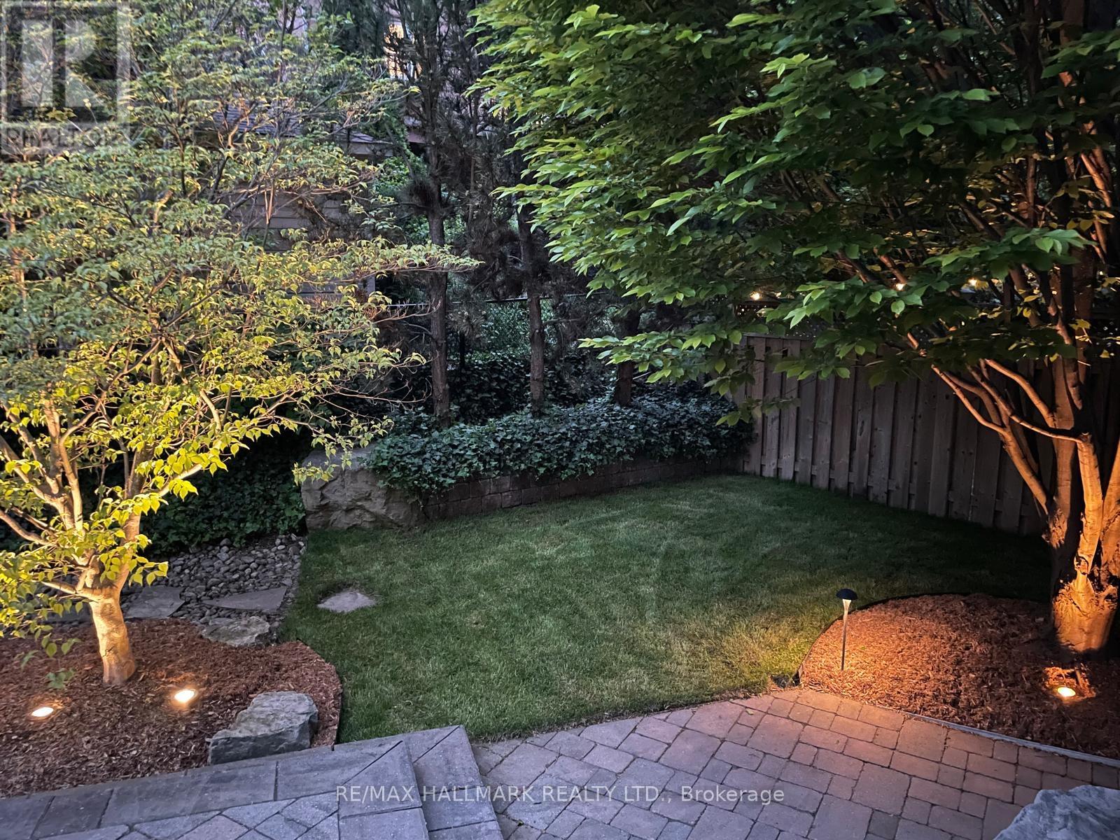 2092 Pinevalley Crescent, Oakville, Ontario  L6H 6L8 - Photo 45 - W12535312