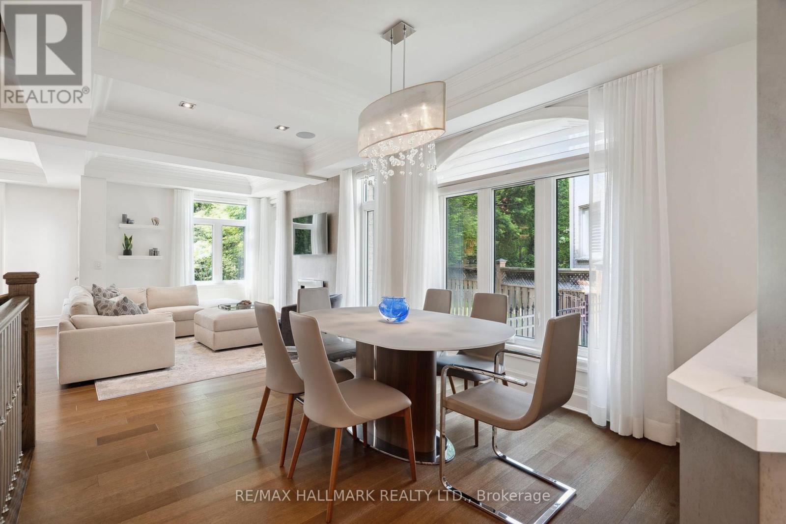 2092 Pinevalley Crescent, Oakville, Ontario  L6H 6L8 - Photo 8 - W12535312