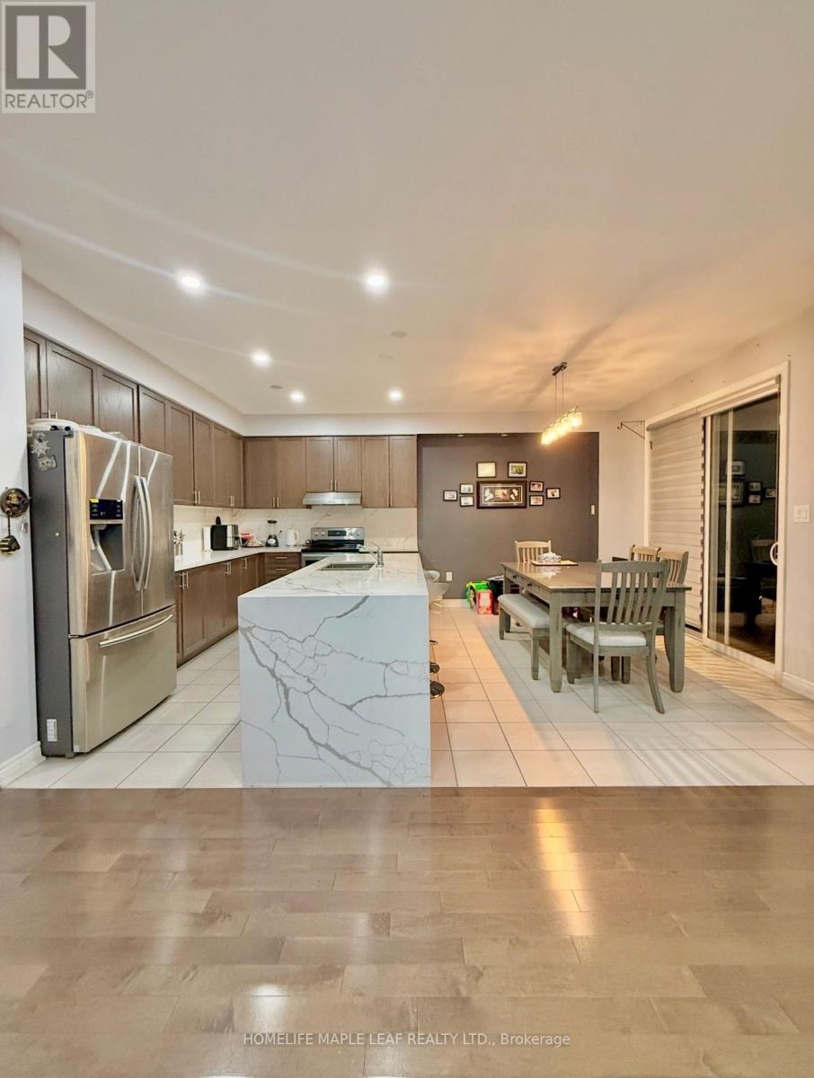 Upper - 385 Royal West Drive, Brampton, Ontario  L6X 5J9 - Photo 3 - W12535362