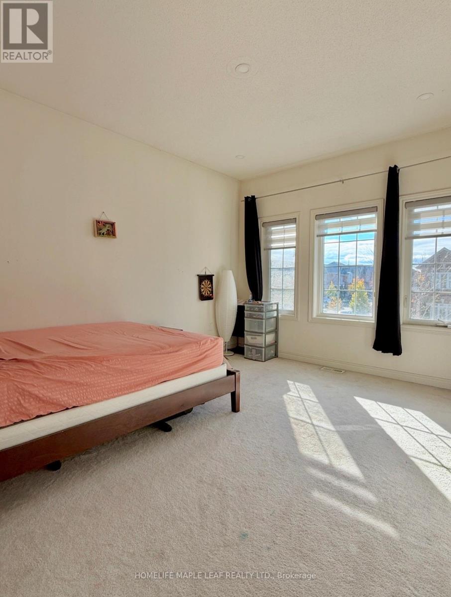 Upper - 385 Royal West Drive, Brampton, Ontario  L6X 5J9 - Photo 8 - W12535362