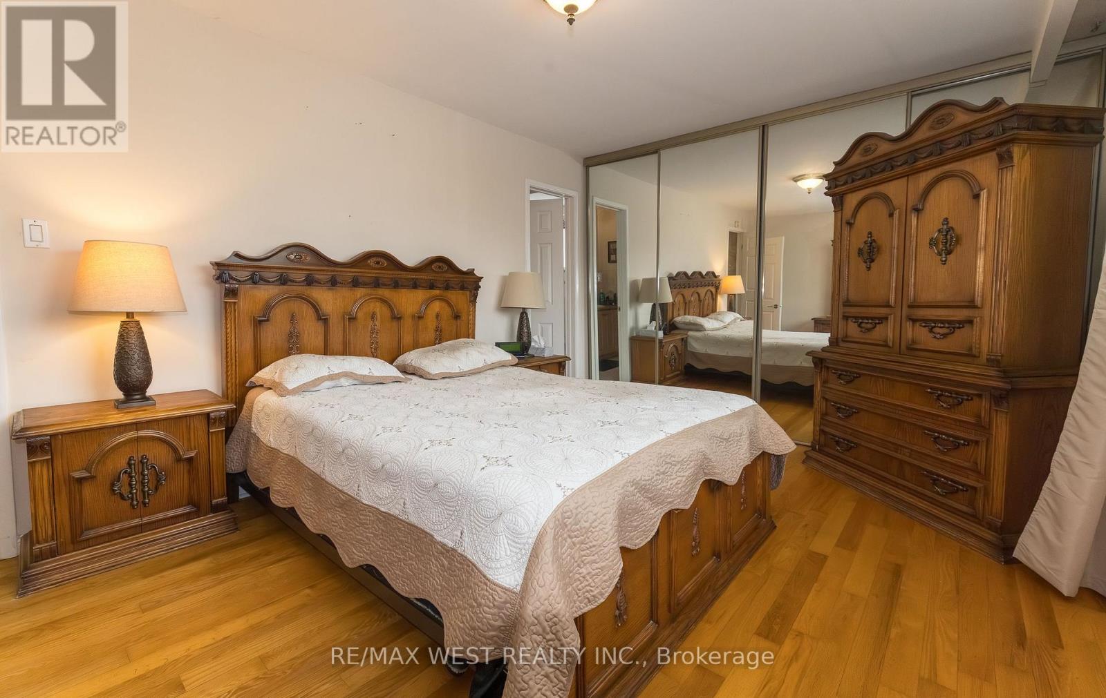 7812 Kittridge Drive, Mississauga, Ontario  L4T 3J6 - Photo 16 - W12533488