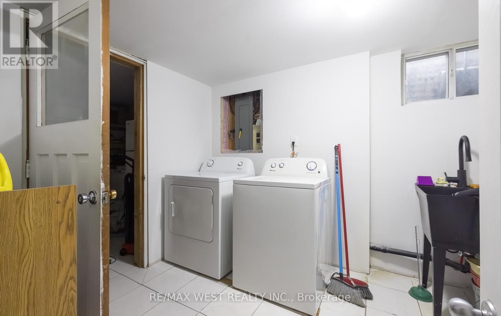 7812 Kittridge Drive, Mississauga, Ontario  L4T 3J6 - Photo 29 - W12533488