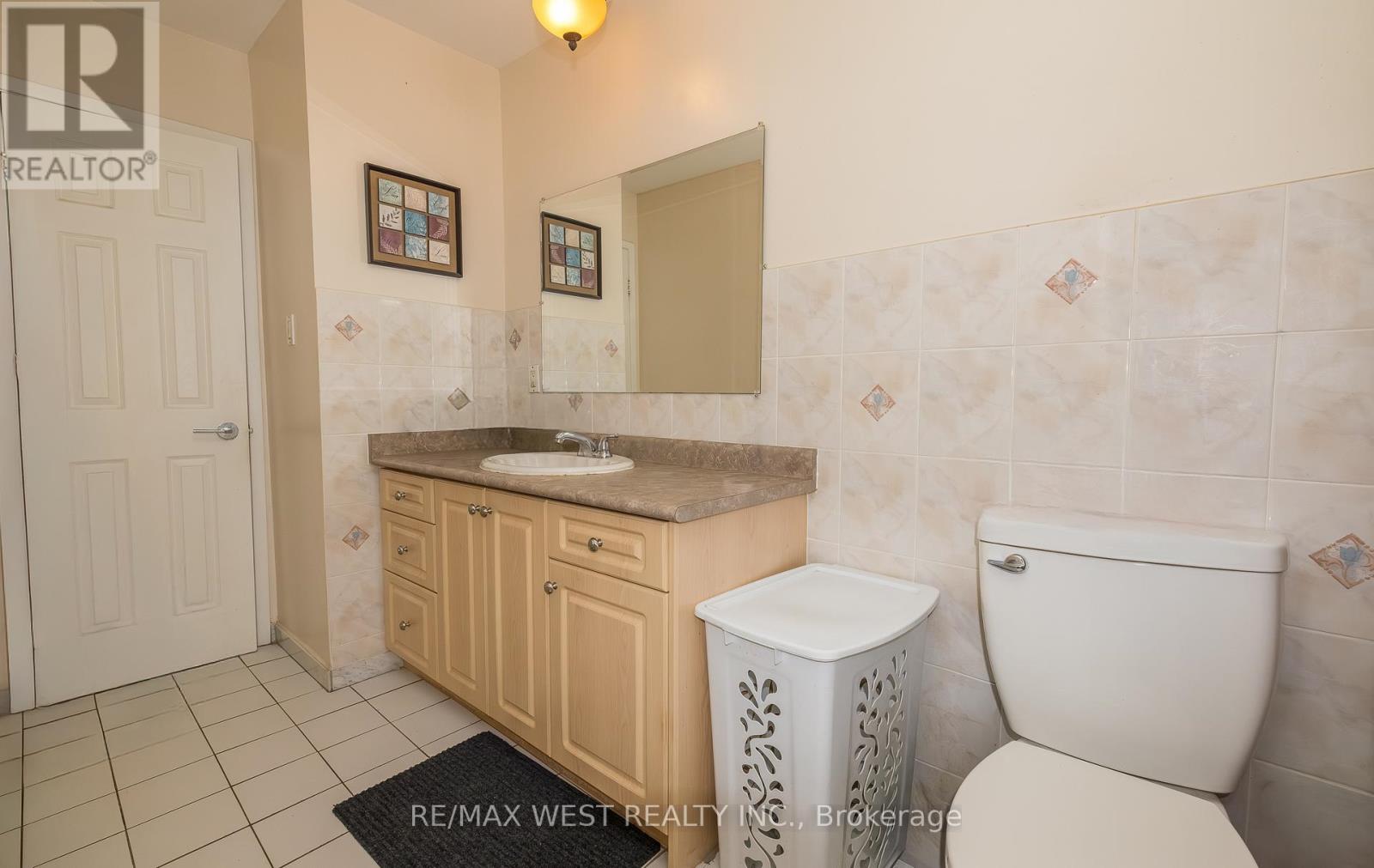 7812 Kittridge Drive, Mississauga, Ontario  L4T 3J6 - Photo 18 - W12533488