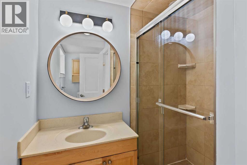 6407 Lombardy Crescent Sw, Calgary, Alberta  T3E 5R3 - Photo 21 - A2269733