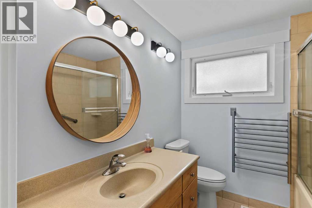 6407 Lombardy Crescent Sw, Calgary, Alberta  T3E 5R3 - Photo 13 - A2269733