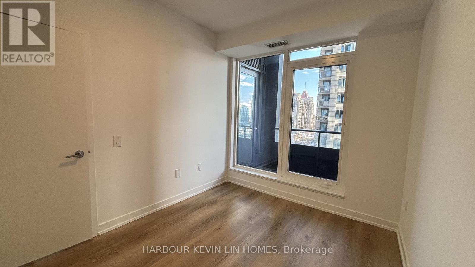 1606 - 395 Square One Drive, Mississauga, Ontario  L5B 0P6 - Photo 11 - W12535378