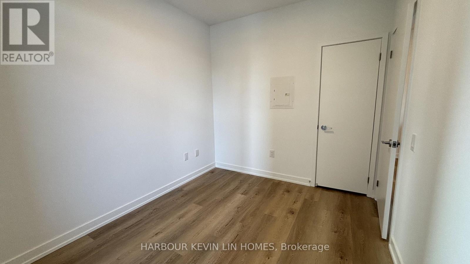 1606 - 395 Square One Drive, Mississauga, Ontario  L5B 0P6 - Photo 12 - W12535378