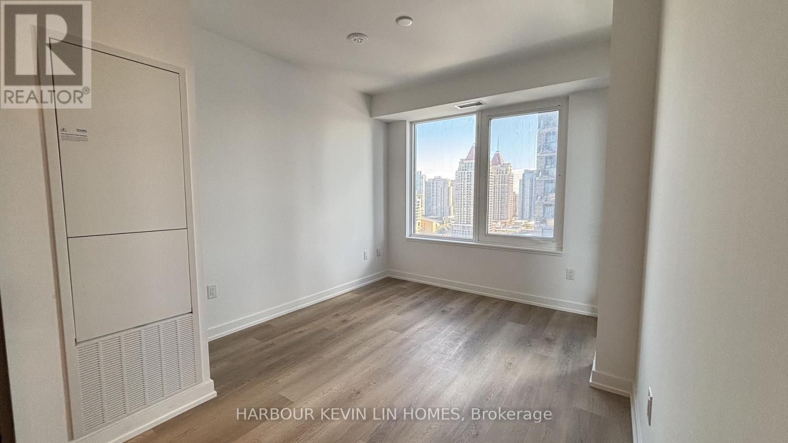 1606 - 395 Square One Drive, Mississauga, Ontario  L5B 0P6 - Photo 7 - W12535378