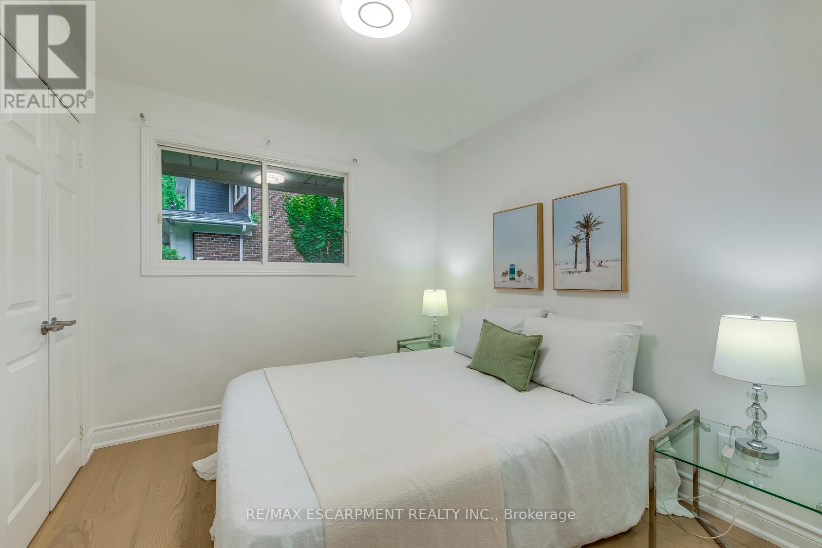 170 Cavendish Court, Oakville, Ontario  L6J 5S2 - Photo 23 - W12535390