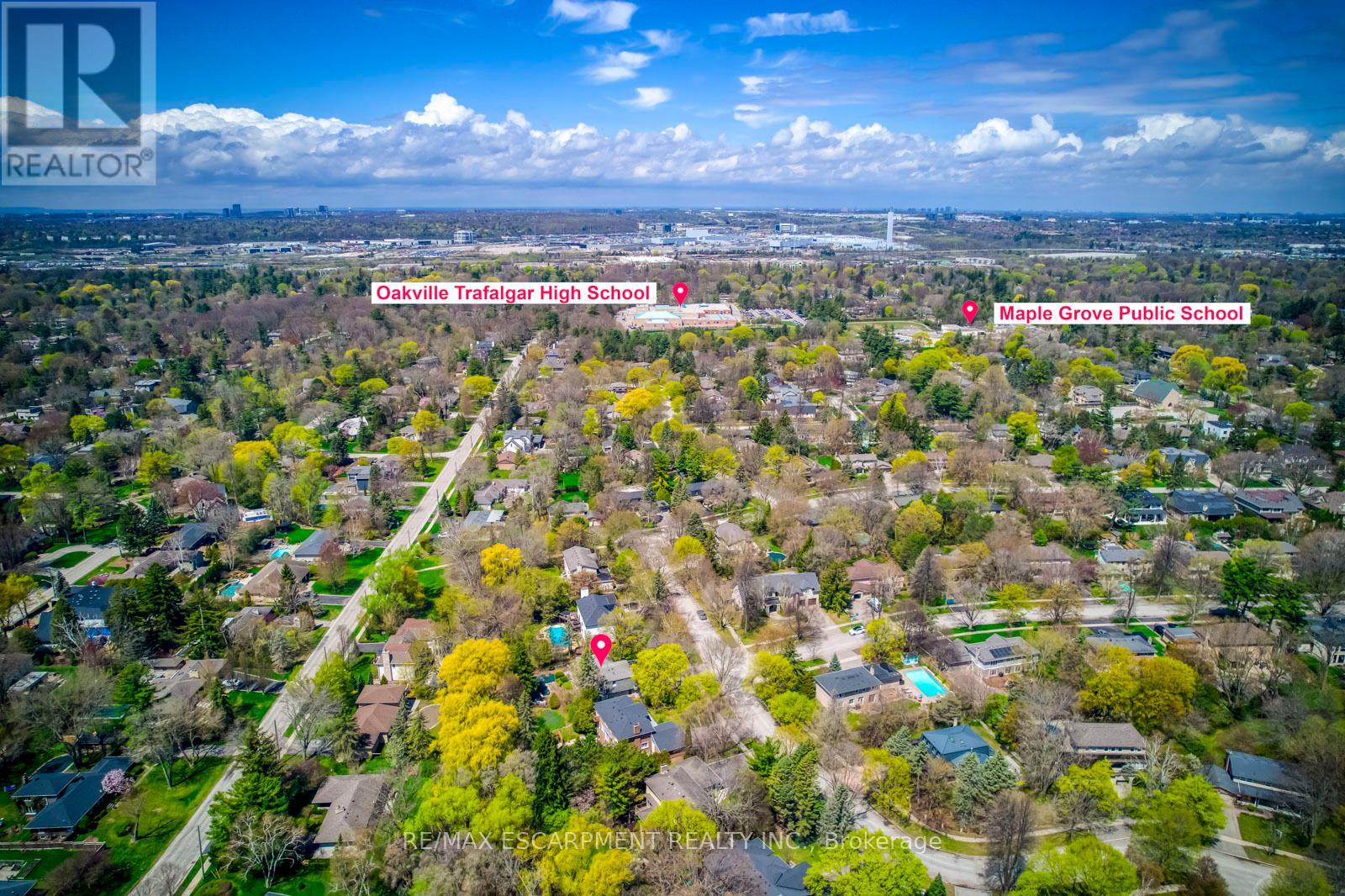 170 Cavendish Court, Oakville, Ontario  L6J 5S2 - Photo 5 - W12535390