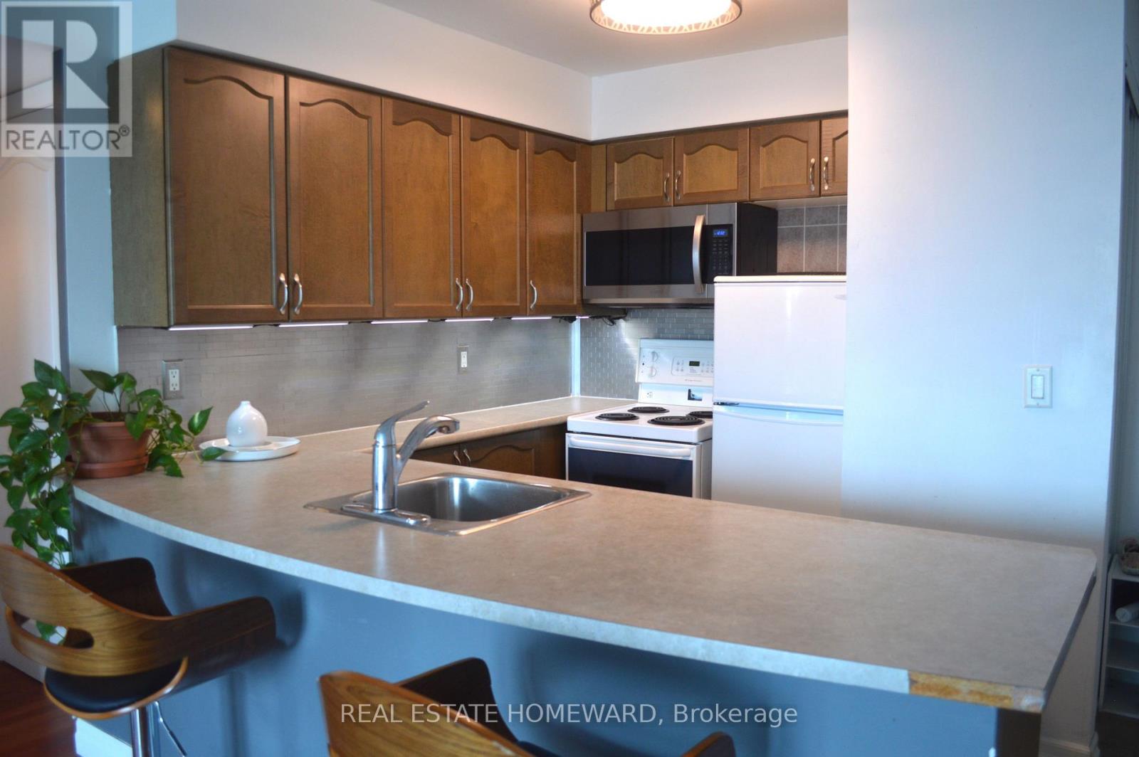 603 - 2121 Lakeshore Boulevard W, Toronto, Ontario  M8V 4E9 - Photo 4 - W12535396