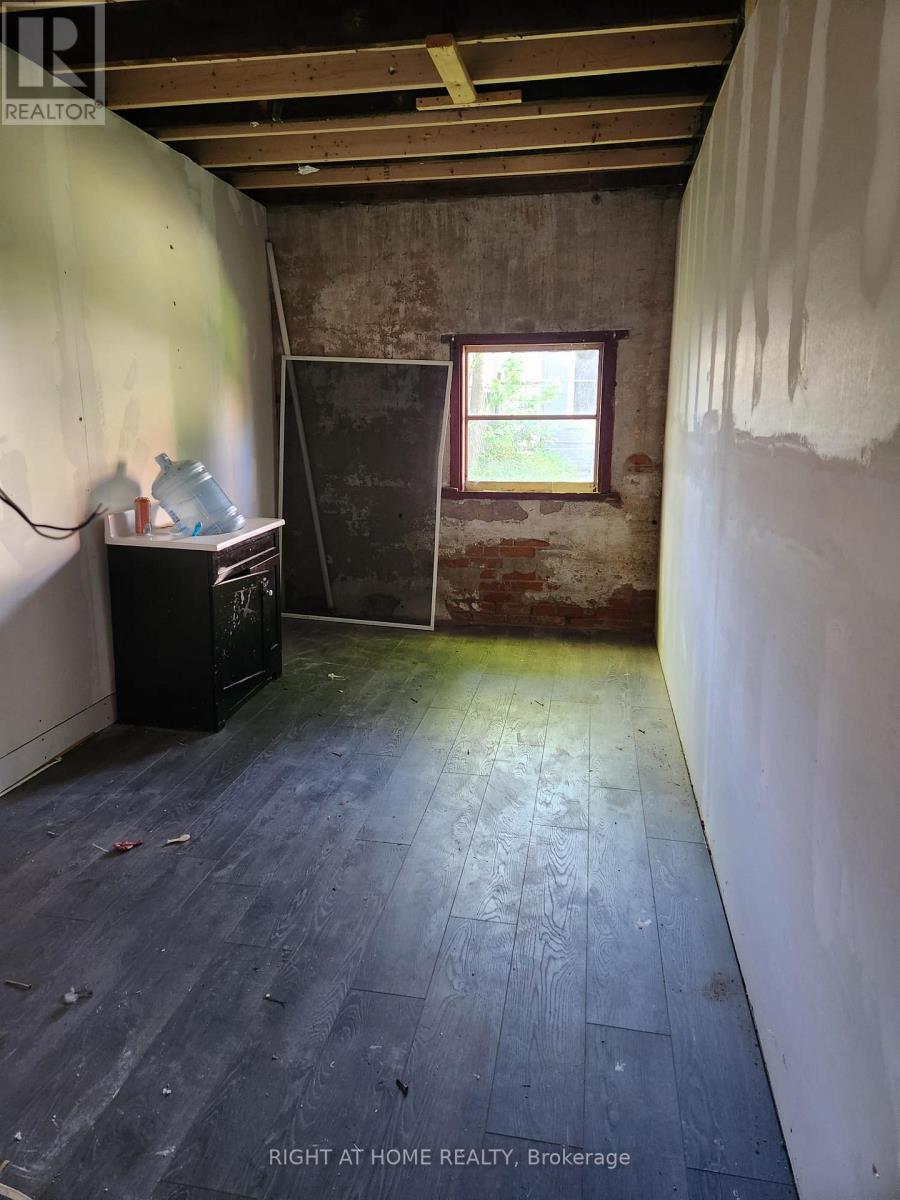 Garage - 171 King Street W, Hamilton, Ontario  L9H 1V3 - Photo 11 - X12535384