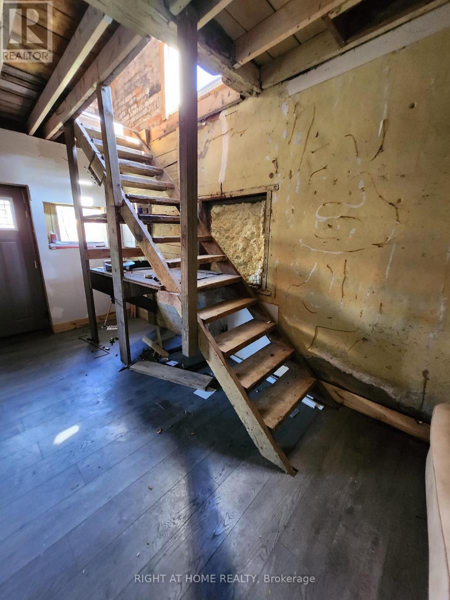 Garage - 171 King Street W, Hamilton, Ontario  L9H 1V3 - Photo 14 - X12535384