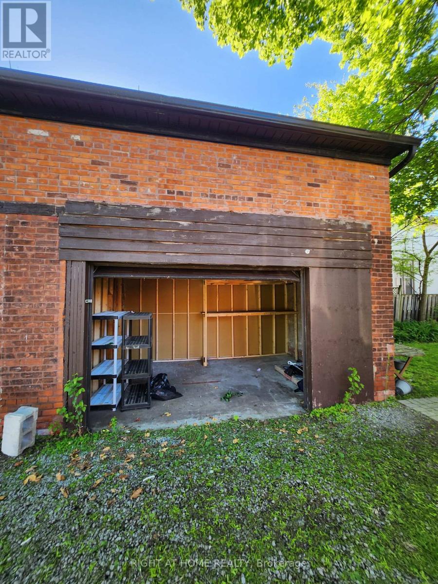 Garage - 171 King Street W, Hamilton, Ontario  L9H 1V3 - Photo 7 - X12535384