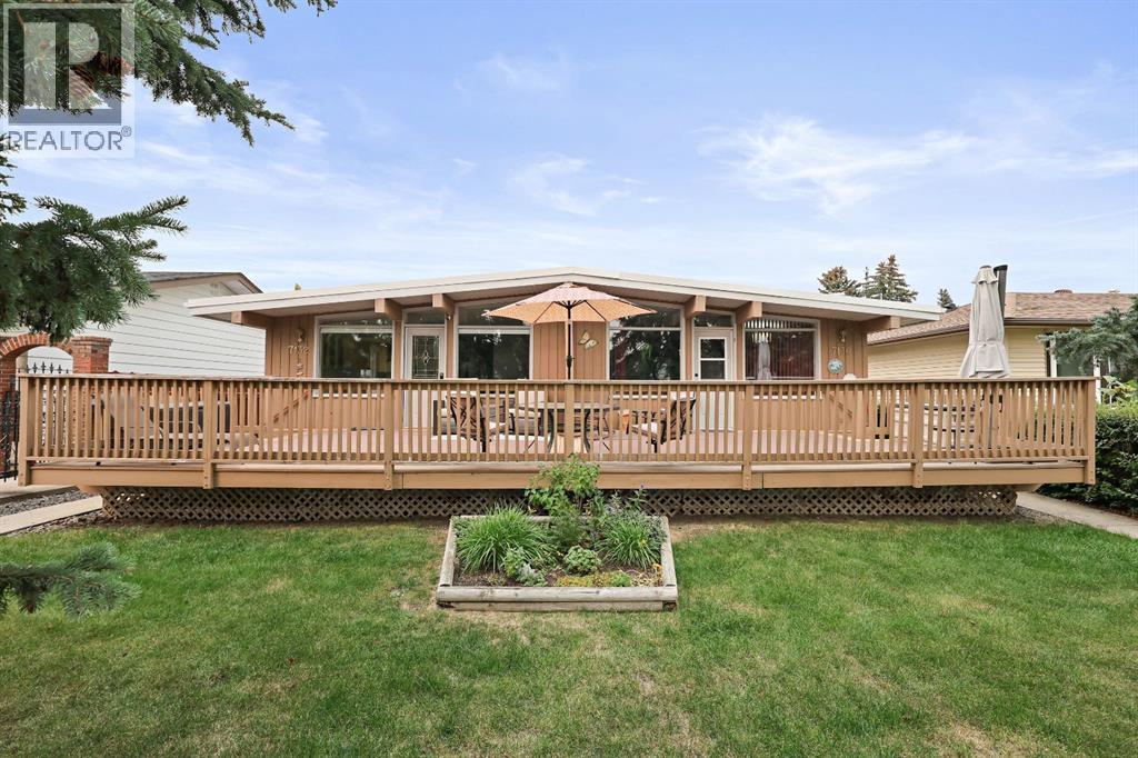 7132 & 7130 35 Avenue Nw, Calgary, Alberta  T3B 1S9 - Photo 1 - A2254325