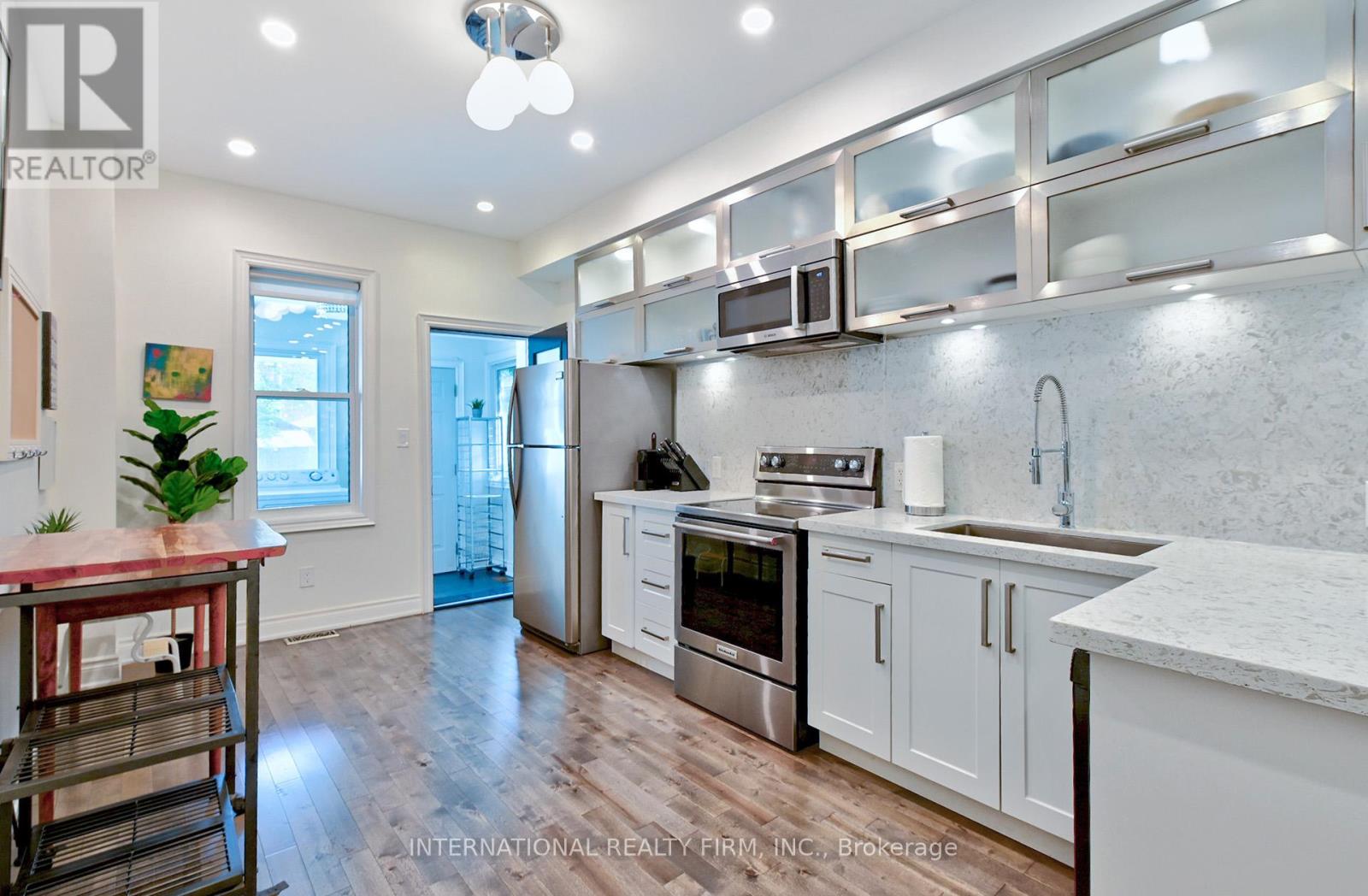 717 Palmerston Avenue, Toronto, Ontario  M6G 2R2 - Photo 12 - C12535440