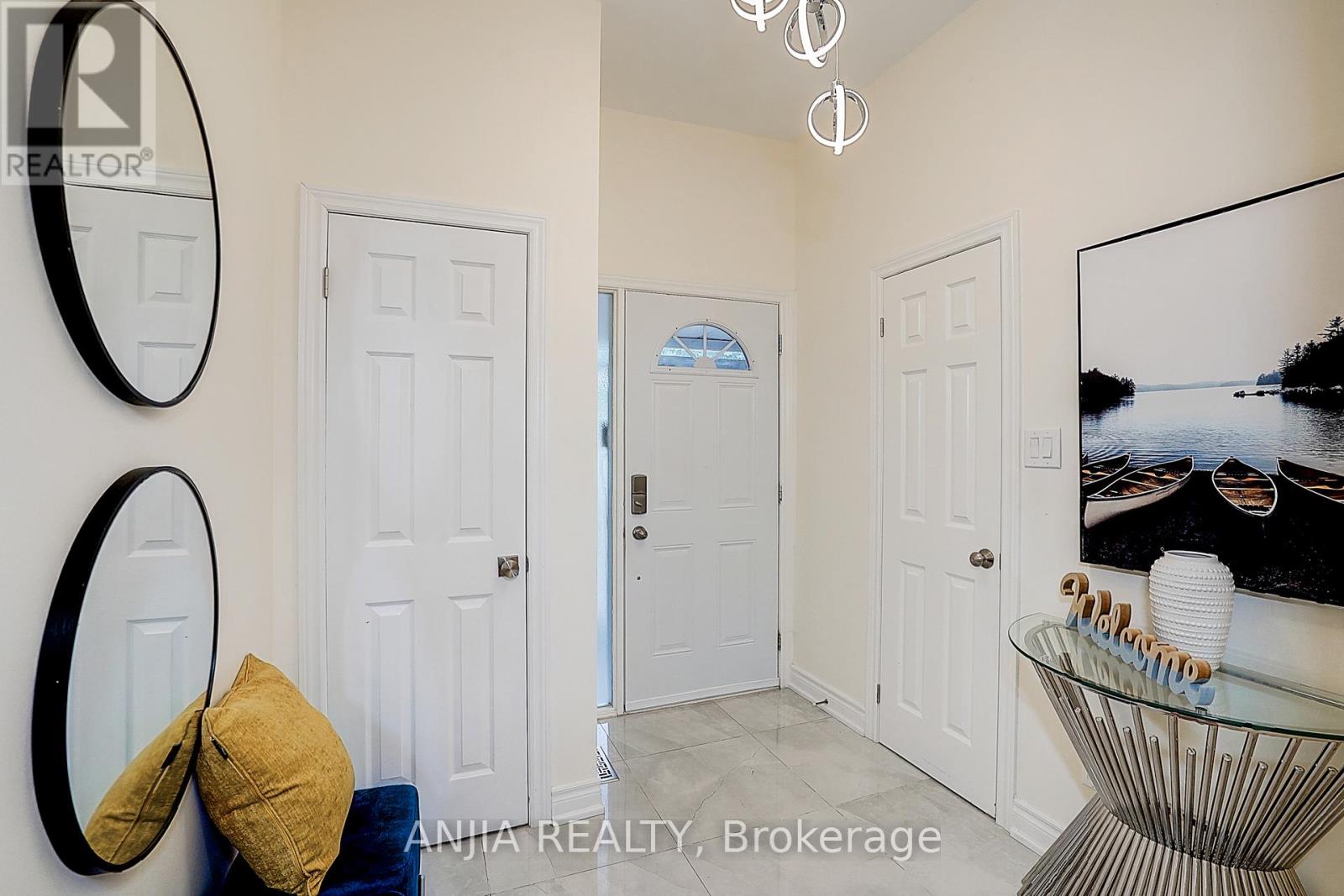 (Upper Level)40 Foxglove Court, Markham, Ontario  L3R 3Y3 - Photo 3 - N12535414