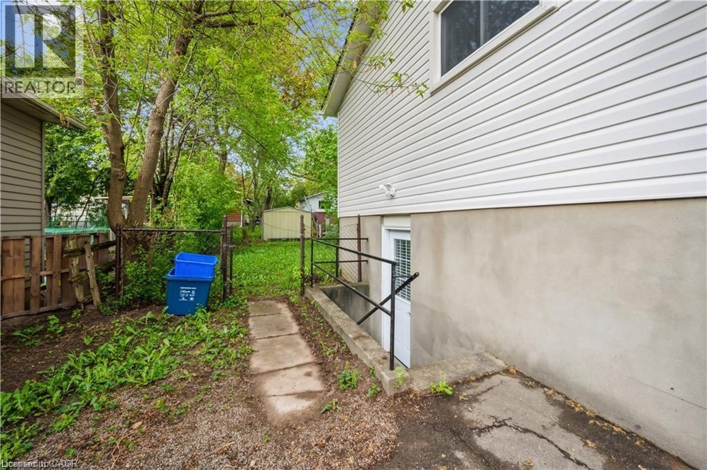 53 Karen Walk Unit# Upper, Waterloo, Ontario N2L 5X1 - Photo 33 - 40786887