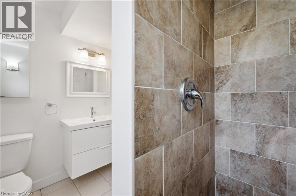 53 Karen Walk Unit# Upper, Waterloo, Ontario N2L 5X1 - Photo 25 - 40786887