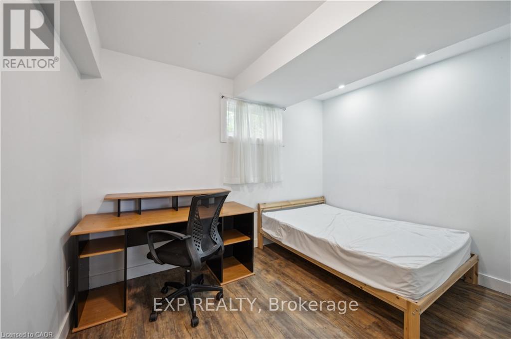 Upper - 53 Karen Walk, Waterloo, Ontario  N2L 5X1 - Photo 26 - X12535248