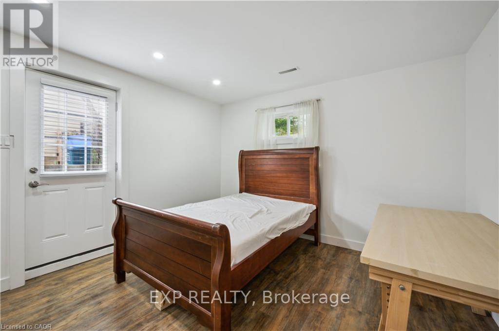 Upper - 53 Karen Walk, Waterloo, Ontario  N2L 5X1 - Photo 27 - X12535248