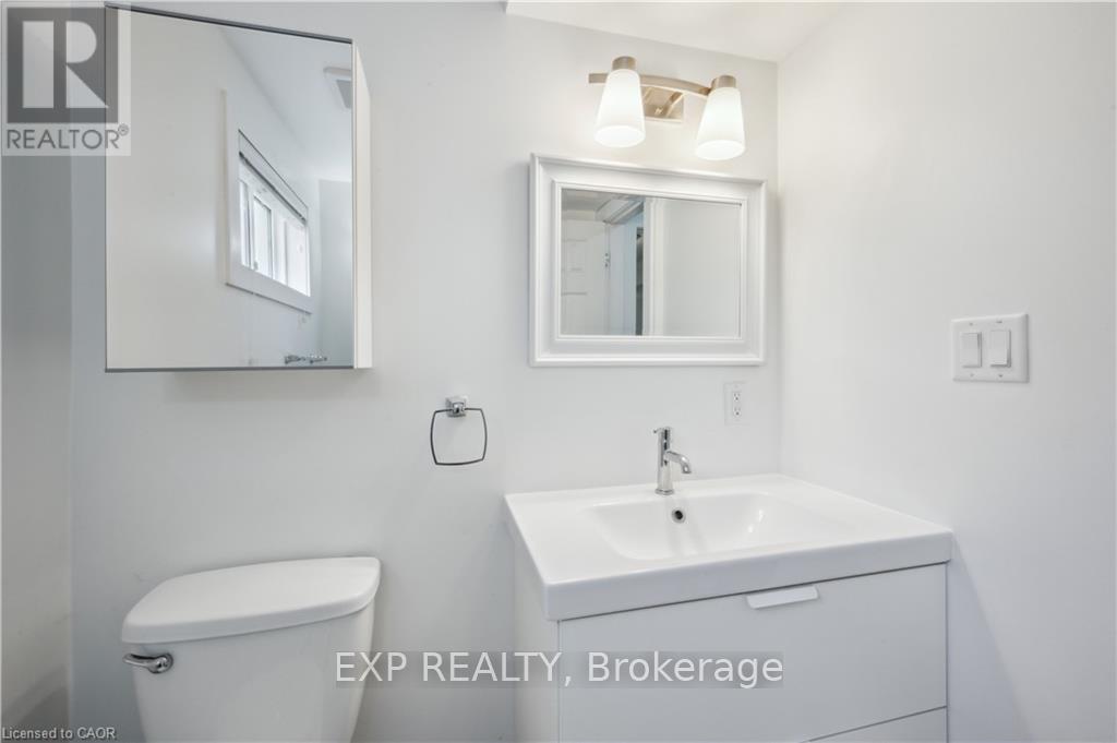 Upper - 53 Karen Walk, Waterloo, Ontario  N2L 5X1 - Photo 24 - X12535248