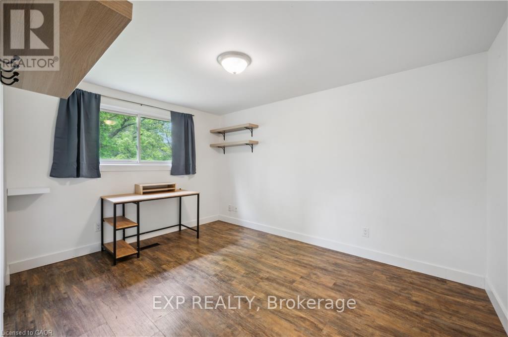 Upper - 53 Karen Walk, Waterloo, Ontario  N2L 5X1 - Photo 16 - X12535248