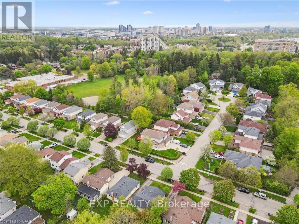 Upper - 53 Karen Walk, Waterloo, Ontario  N2L 5X1 - Photo 38 - X12535248