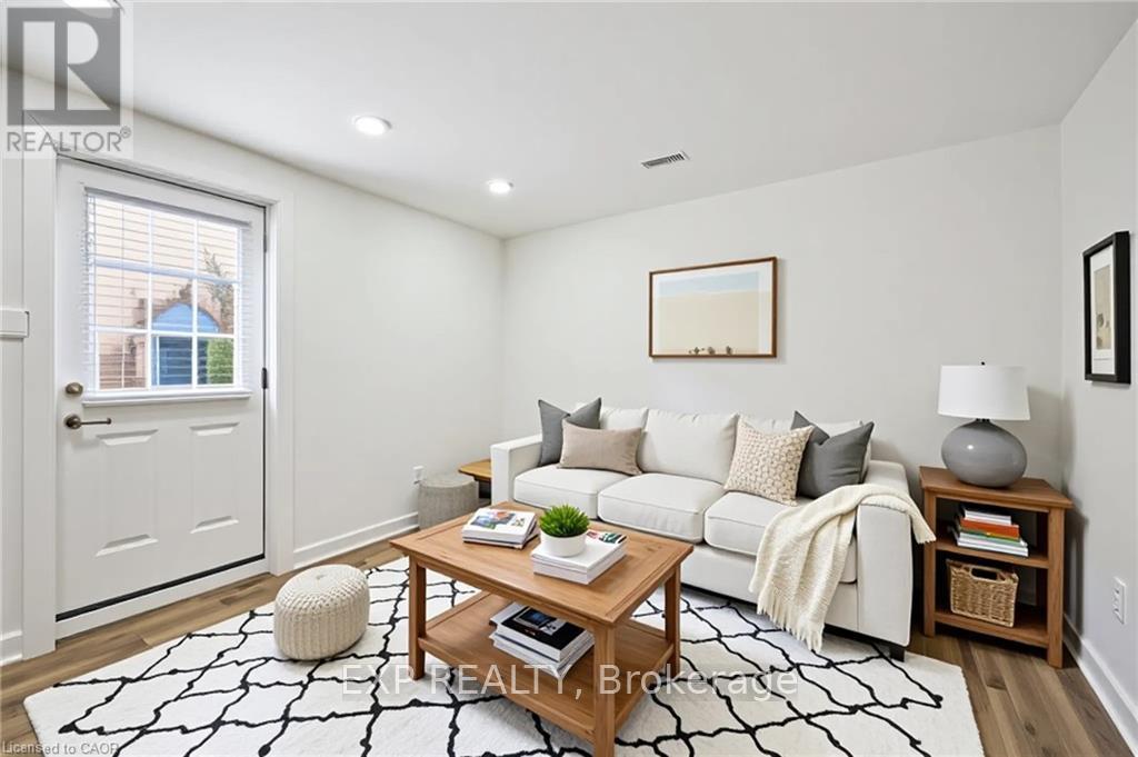 Upper - 53 Karen Walk, Waterloo, Ontario  N2L 5X1 - Photo 28 - X12535248