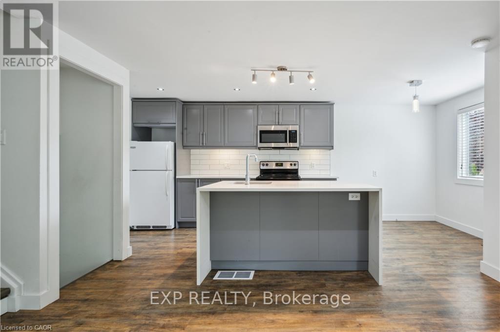 Upper - 53 Karen Walk, Waterloo, Ontario  N2L 5X1 - Photo 9 - X12535248