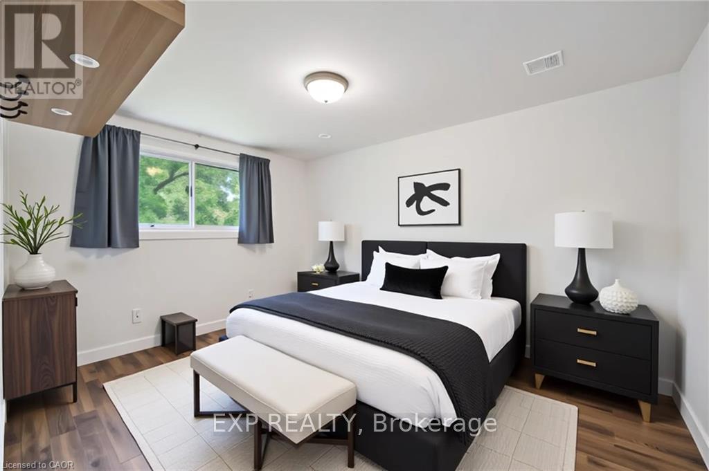 Upper - 53 Karen Walk, Waterloo, Ontario  N2L 5X1 - Photo 17 - X12535248