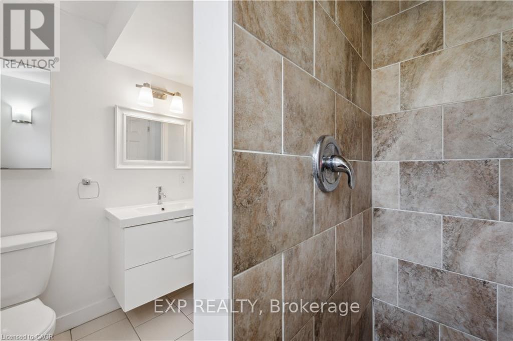 Upper - 53 Karen Walk, Waterloo, Ontario  N2L 5X1 - Photo 25 - X12535248