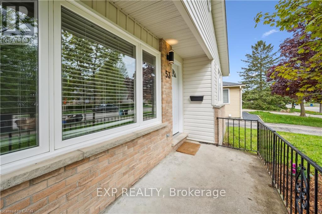 Upper - 53 Karen Walk, Waterloo, Ontario  N2L 5X1 - Photo 5 - X12535248