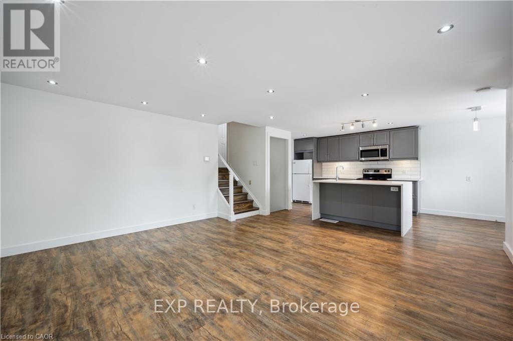 Upper - 53 Karen Walk, Waterloo, Ontario  N2L 5X1 - Photo 7 - X12535248