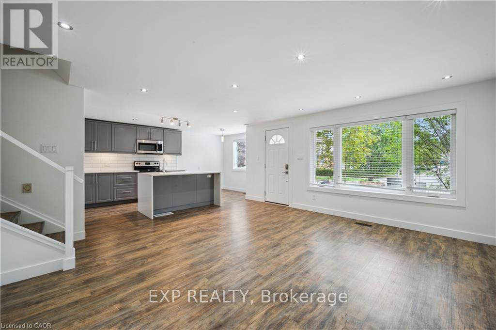 Upper - 53 Karen Walk, Waterloo, Ontario  N2L 5X1 - Photo 8 - X12535248